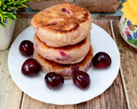 Сырники с черешней