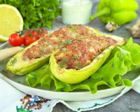 Лодочки из кабачка с фаршем в аэрогриле