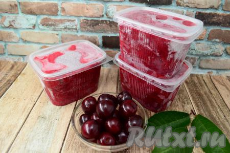 Замороженная вишня, перетёртая с сахаром
