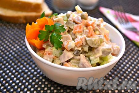 Салат "Столичный" с курицей и свежим огурцом