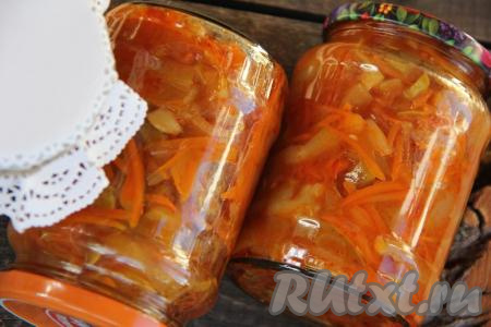 Готовый салат хранить в тёмном прохладном месте. Из данного количества овощей получается, примерно, 6-7 баночек "Сергиево-Посадских" кабачков объёмом 600-700 мл. Отличная закуска для холодных зимних дней, попробуйте!