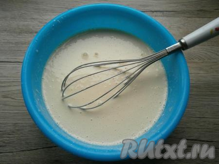 Тесто получится не слишком жидким, но и не густым.