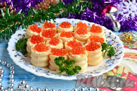 Тарталетки с сыром и красной икрой