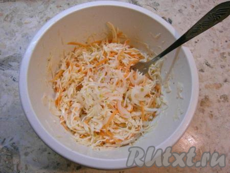 Добавить, по желанию, нарезанный тонкими перьями репчатый лук. Если его не любите - не добавляйте!