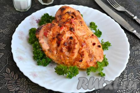 Сочная куриная грудка, запеченная в духовке