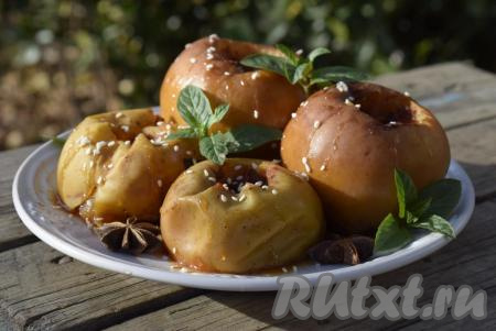 Яблоки, запеченные с мёдом в мультиварке