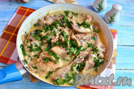 Курица с грибами в сливочно-сырном соусе