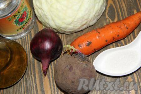 Вот такие ингредиенты потребуются для  приготовления быстрой маринованной капусты со свеклой