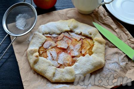 Вкуснейшую галету с яблоками полностью остудить, нарезать и подать к чаю.