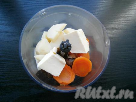 Добавить и размягченное сливочное масло.