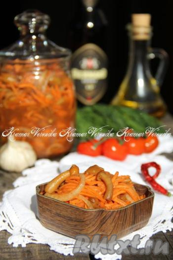 Салат с маринованными опятами и корейской морковью