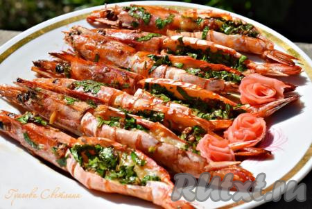 Оставляем лангустинов промариноваться и пропитаться вкуснейшим, ароматнейшим соусом на 1 час. По истечении времени ставим лангустинов в разогретую духовку и запекаем около 15 минут при температуре 180 градусов, затем достаем из духовки и подаем к столу.
