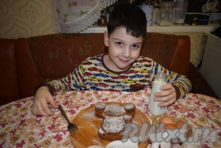 Вкусный шоколадный кекс с удовольствием съедят с чаем или молоком  ваши близкие. Уверена, один раз приготовив такой кекс с какао, вы еще не раз вернетесь к этому рецепту.