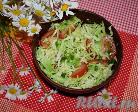 Салат из свежей капусты с помидорами 