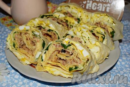 Рулет из лаваша с рыбными консервами