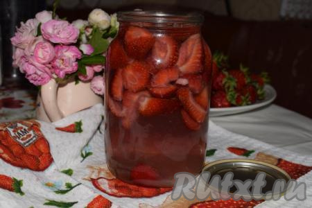 Заливаем кипящей водой.