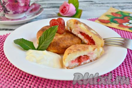 Сырники с клубникой