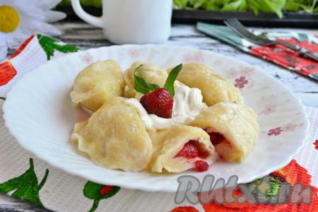Вареники с клубникой на кефире