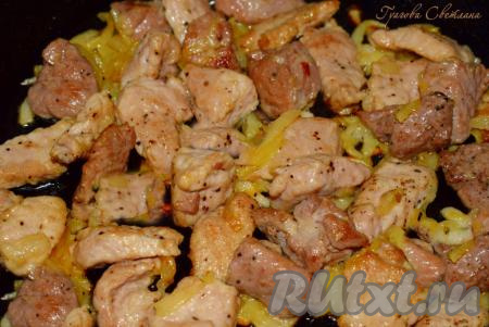 Рецепт поджарки из свинины с луком