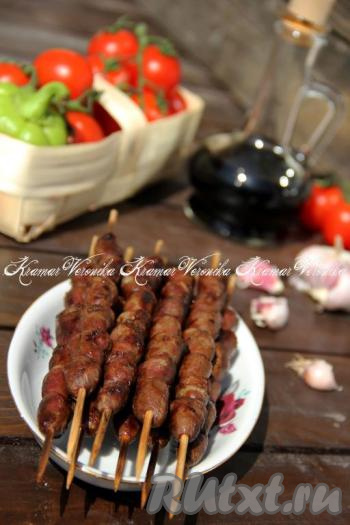 Шашлыки из куриных сердечек на мангале