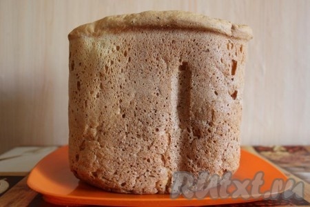 Хлеб с отрубями, приготовленный по этому рецепту в хлебопечке, получается высоким.