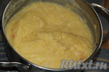 Кастрюлю с кашей накрыть крышкой и укутать (я укутываю кастрюлю тёплым полотенцем) минут на 30 - за это время каша настоится и распарится. 