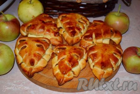 Булочки с яблоками и корицей