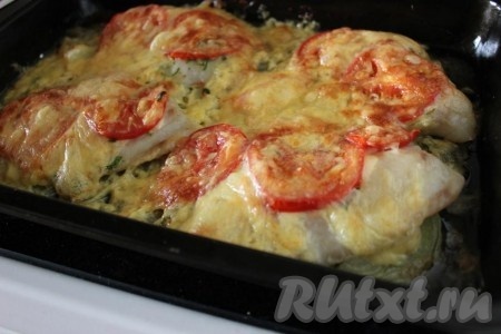 Запекайте филе тилапии в духовке при 200 градусах около 25 минут.