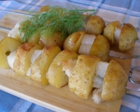 Молодая картошка с салом на шампурах на мангале