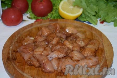 Оставим куриное филе пропитаться на 15-20 минут.