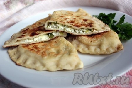 Гутабы - азербайджанские пироги с творогом и зеленью