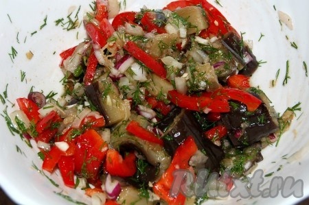 В салате из баклажан много уксуса что делать