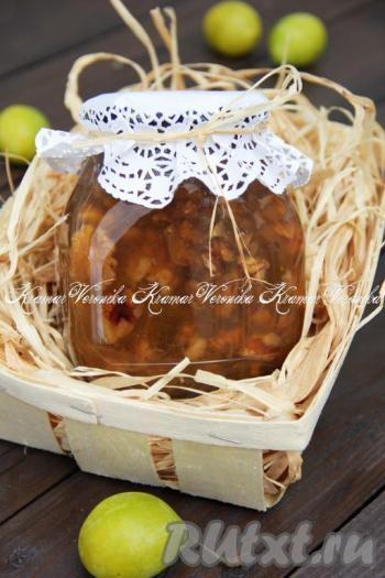 Варенье из желтой сливы с грецкими орехами