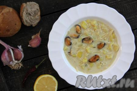 Суп с морепродуктами получился наваристым и очень вкусным, а плавленный сыр придал ему нотку нежности и бархатистости.