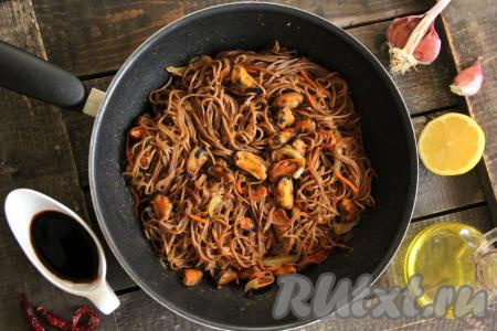 Вот такая аппетитная гречневая лапша с морепродуктами и овощами у нас получилась, вкусно, просто и быстро!