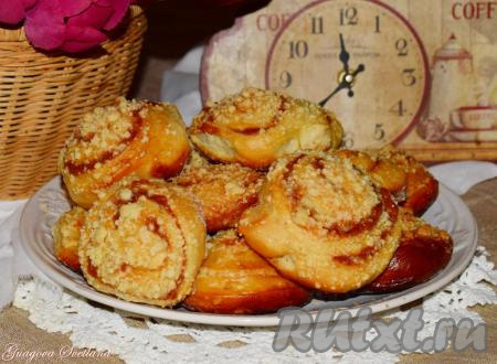 Булочки с вареной сгущенкой из дрожжевого теста
