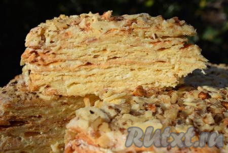 А вот такой торт "Наполеон" получается из приготовленных коржей - вкусный, нежный, ароматный, есть его сплошное удовольствие!