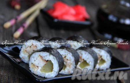 Роллы с курицей и огурцом