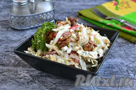 Салат из пекинской капусты с курицей и грецкими орехами