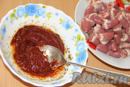 Хорошо перемешать маринад.