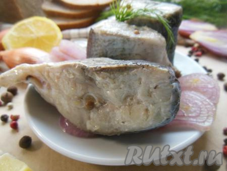 Толстолобик, маринованный с уксусом и маслом