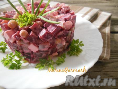 Салат "Виолетта" со свеклой и солеными огурцами