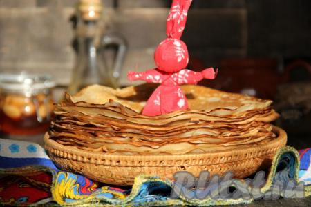 Вот такие нежные и очень вкусные блины на кислом молоке получились. Просто и быстро! Блинчики можно подать к столу с любым сладким соусом или сметаной. Если у вас осталось скисшееся молоко, то лучше не выливайте его, а приготовьте тонкие блинчики и порадуйте своих домашних!