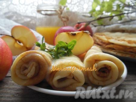 Нежные, ароматные блины, приготовленные на молоке с яблоками, подавайте с медом или сгущенкой с теплым ароматным чаем, молоком или какао. Готовить такие блинчики очень просто, а результат вас приятно удивит.