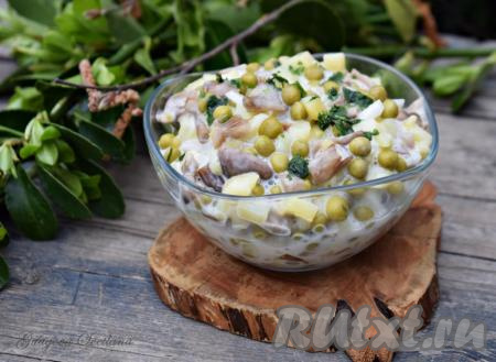 Салат с маринованными опятами и картофелем