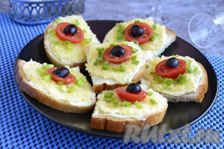 Бутерброды с икрой мойвы