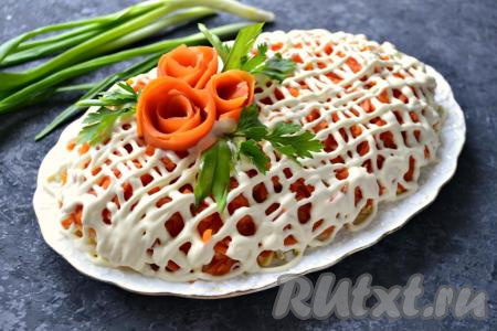 Слоеный салат с печенью трески