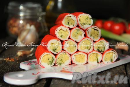 Крабовые палочки, фаршированные сыром и чесноком