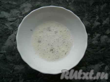 Смесь получается пышной и однородной.