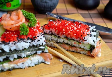 Необычайно вкусный, яркий праздничный суши-торт, приготовленный в домашних условиях, можно разрезать на кусочки и подать с соевым соусом, маринованным имбирем и васаби.